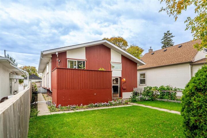 Property Photo: 1884 Ross Avenue West MB R2R 0E6