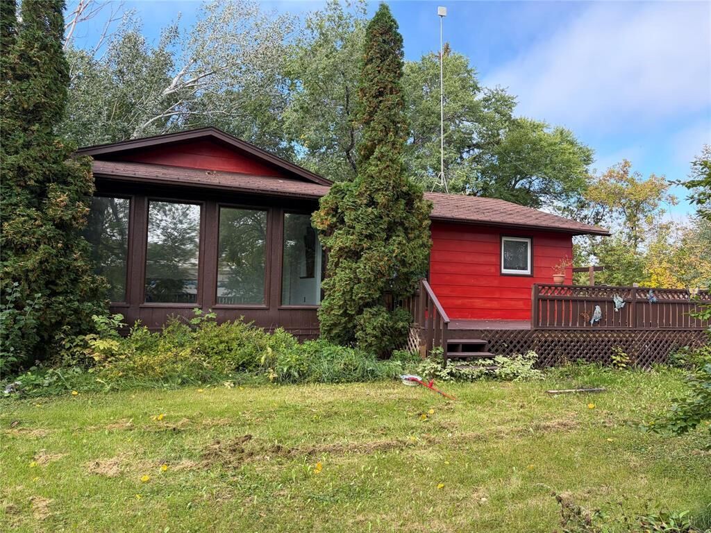 Property Photo:  15 6th Street  MB R0J 0V0 