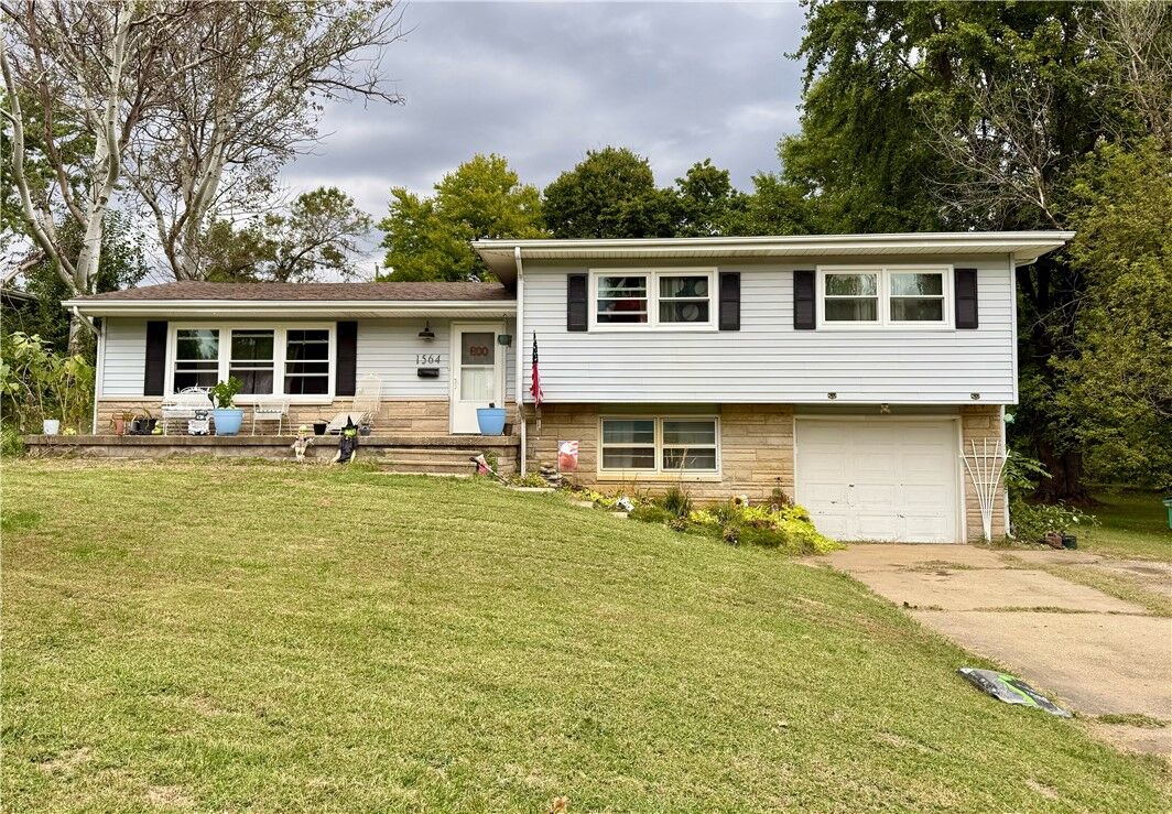 Property Photo:  1564 W Allison Drive  IL 62526 