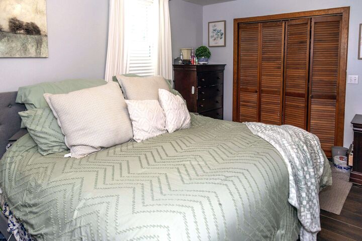 Property Photo:  2447 Cherry Street  IA 52001 