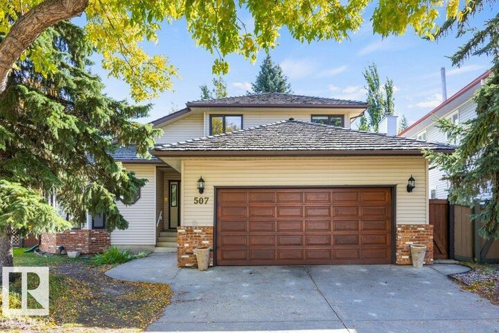 Property Photo:  507 Burton Close NW  AB T6R 2B2 