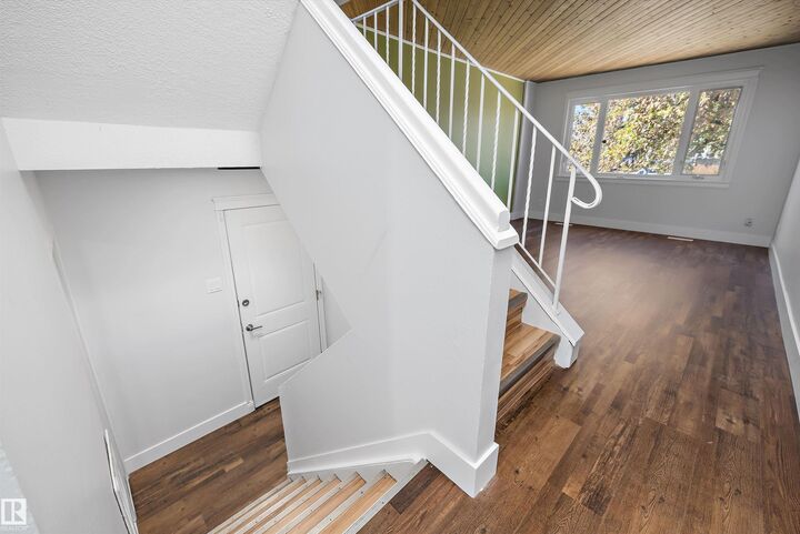 Property Photo:  250 Callingwood Two NW  AB T5T 1A3 