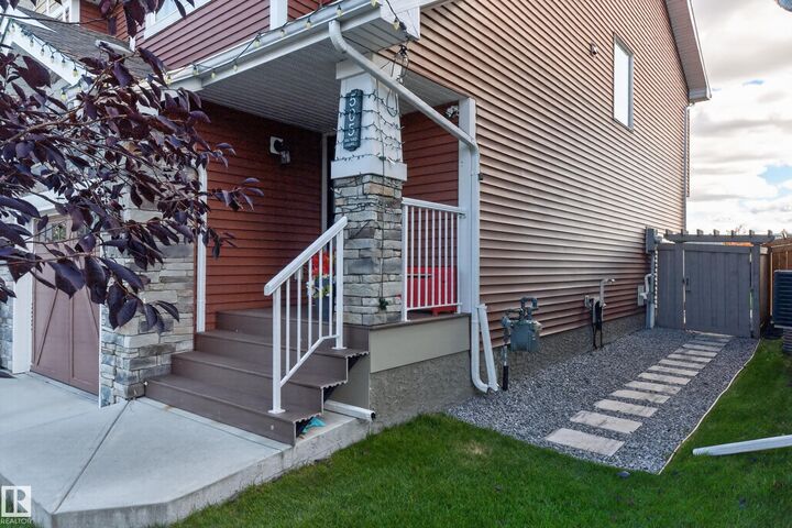 Property Photo:  505 Ebbers Way NW  AB T5Y 3T8 
