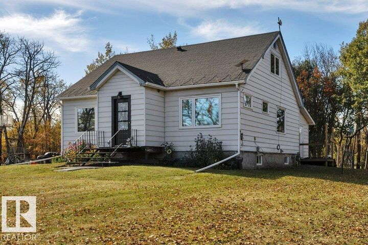 Property Photo:  50040 Rge Rd 230  AB T0B 3M3 