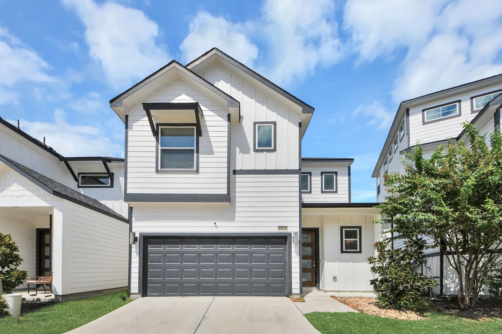 Property Photo: 8910 Covenant Place TX 77055