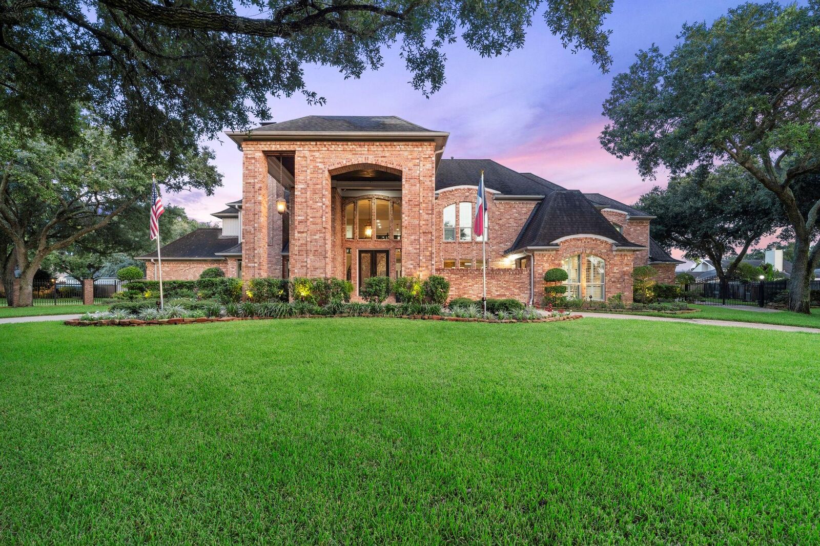 Property Photo: 3 Regent Court TX 77478