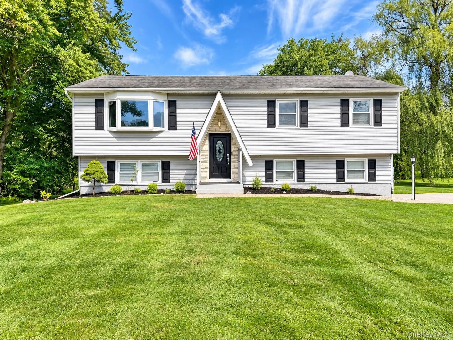 Property Photo:  6 Ryandale Road  NY 12540 