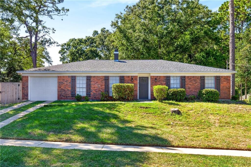 Property Photo: 2322 Greenleaf Court AL 36693