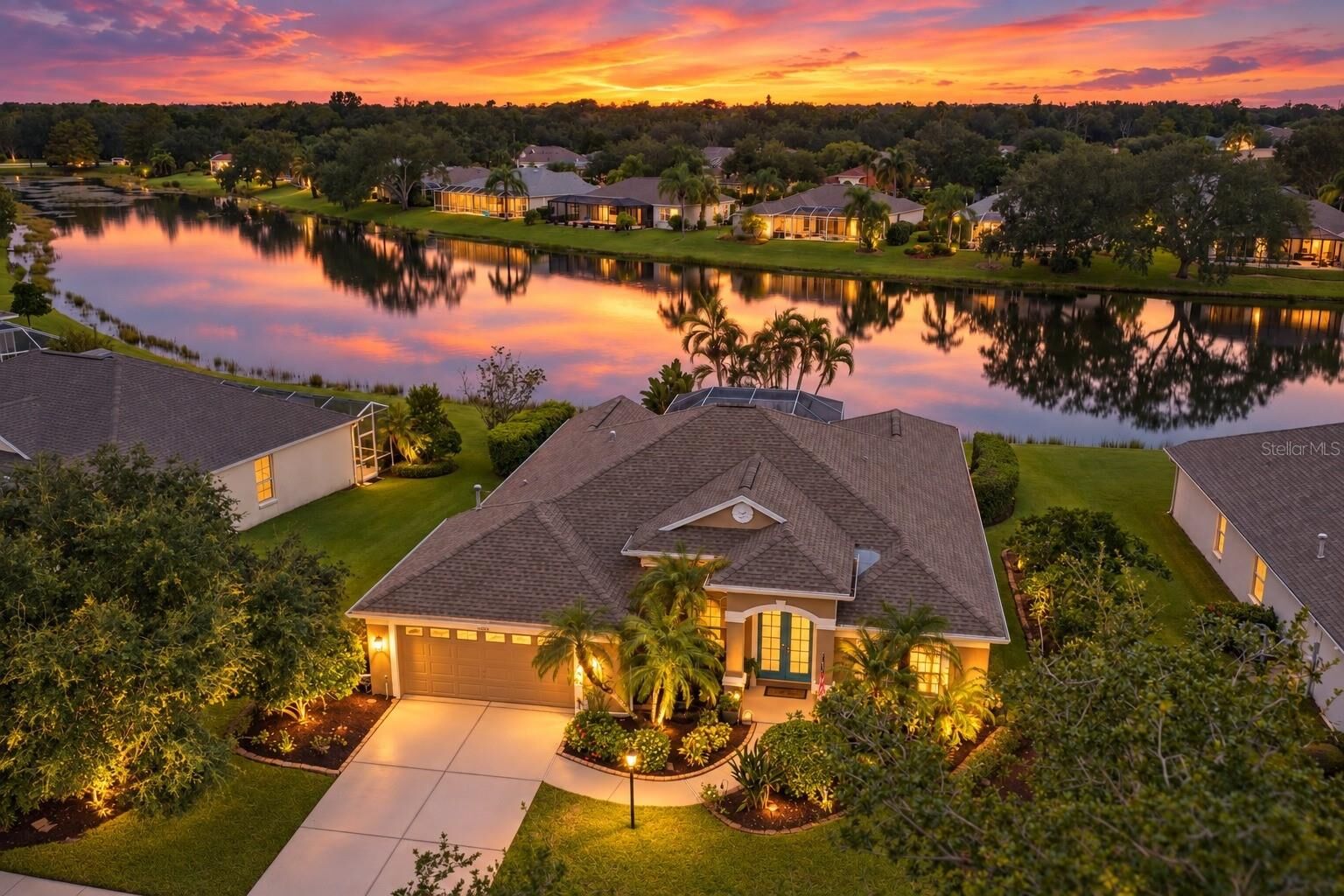 Property Photo: 11915 Clubhouse Drive FL 34202