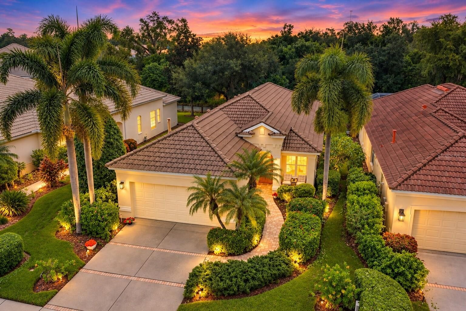 Property Photo: 6059 Wingspan Way FL 34203