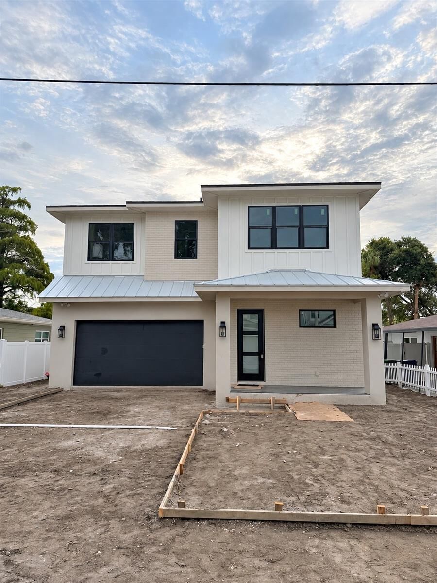 Property Photo: 205 N Woodlynne Ave FL 33609
