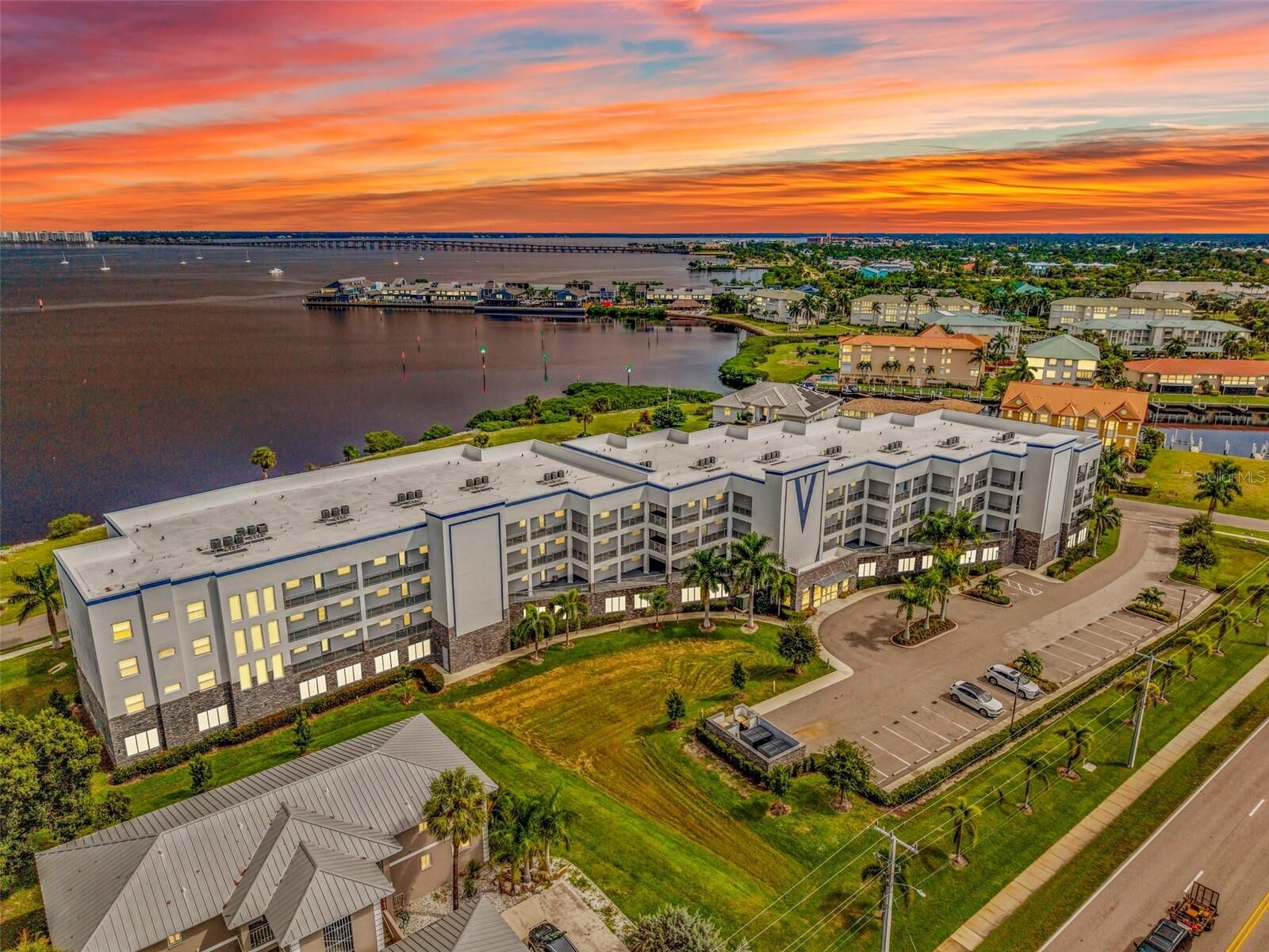 Property Photo:  1425 Park Beach Circle 124  FL 33950 