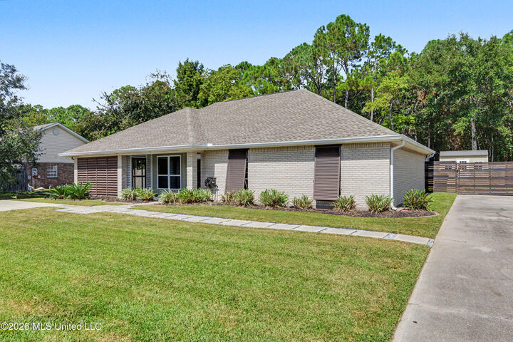 Property Photo:  217 Henley Place  MS 39520 