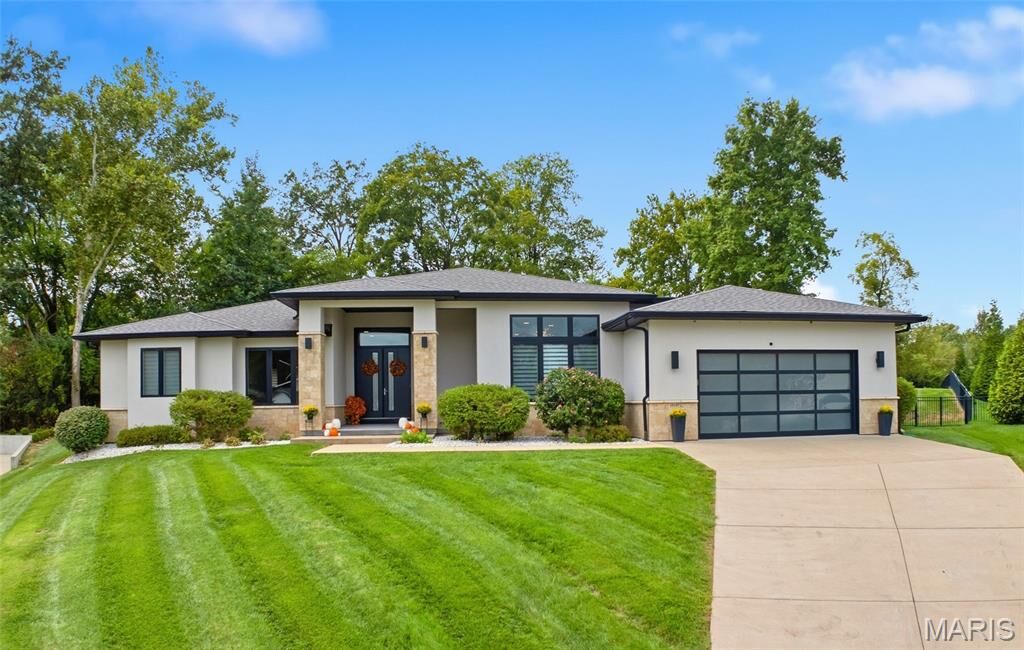 Property Photo:  10147 Fieldcrest Lane  MO 63124 