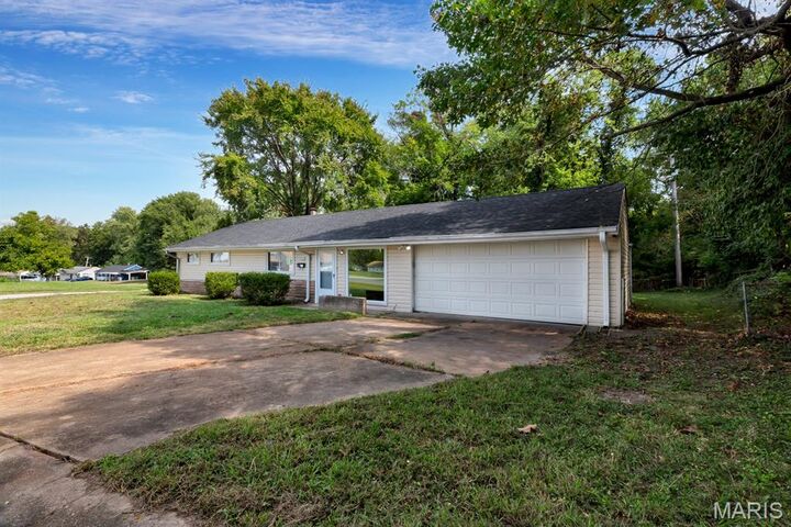 Property Photo:  5500 Winchelsea Drive  MO 63121 