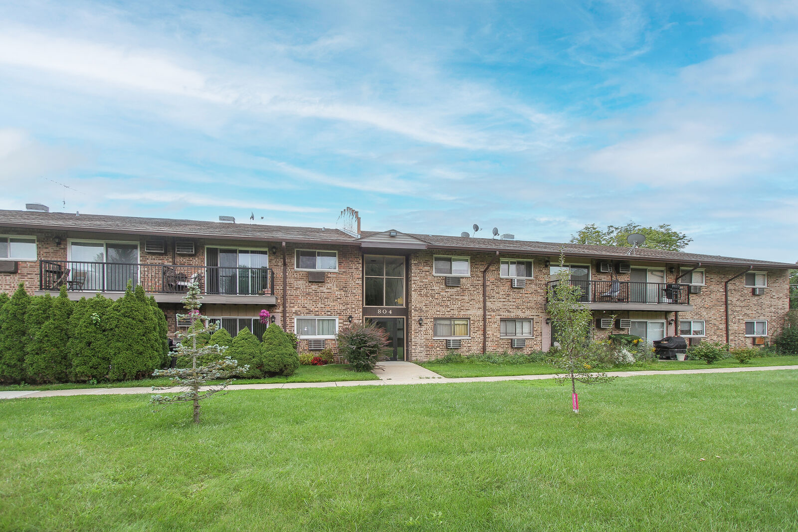 Property Photo: 804 E Old Willow Road 105 IL 60070
