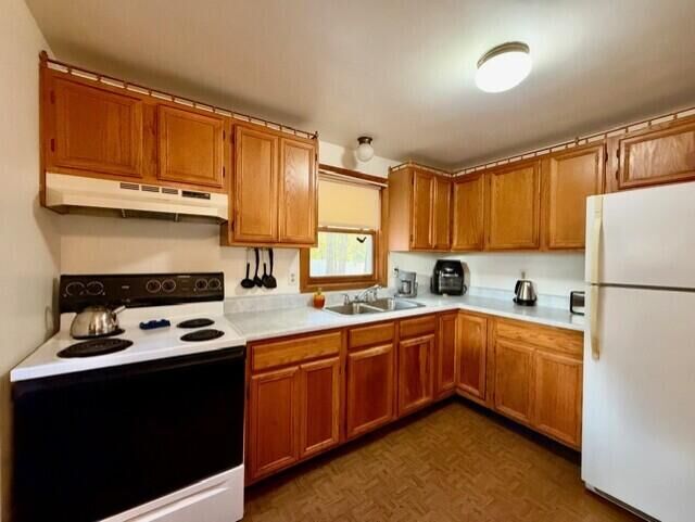 Property Photo: 5 Clarkdale Road ME 04043