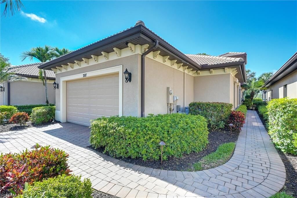Property Photo:  7587 Moorgate Point Way  FL 34113 