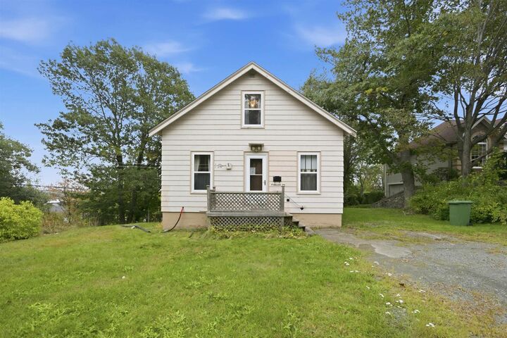 Property Photo:  4 Holland Avenue  NS B4A 1L4 