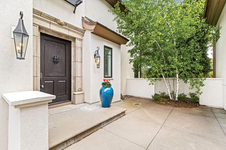 Property Photo:  1660 Carriage Path  MN 55422 
