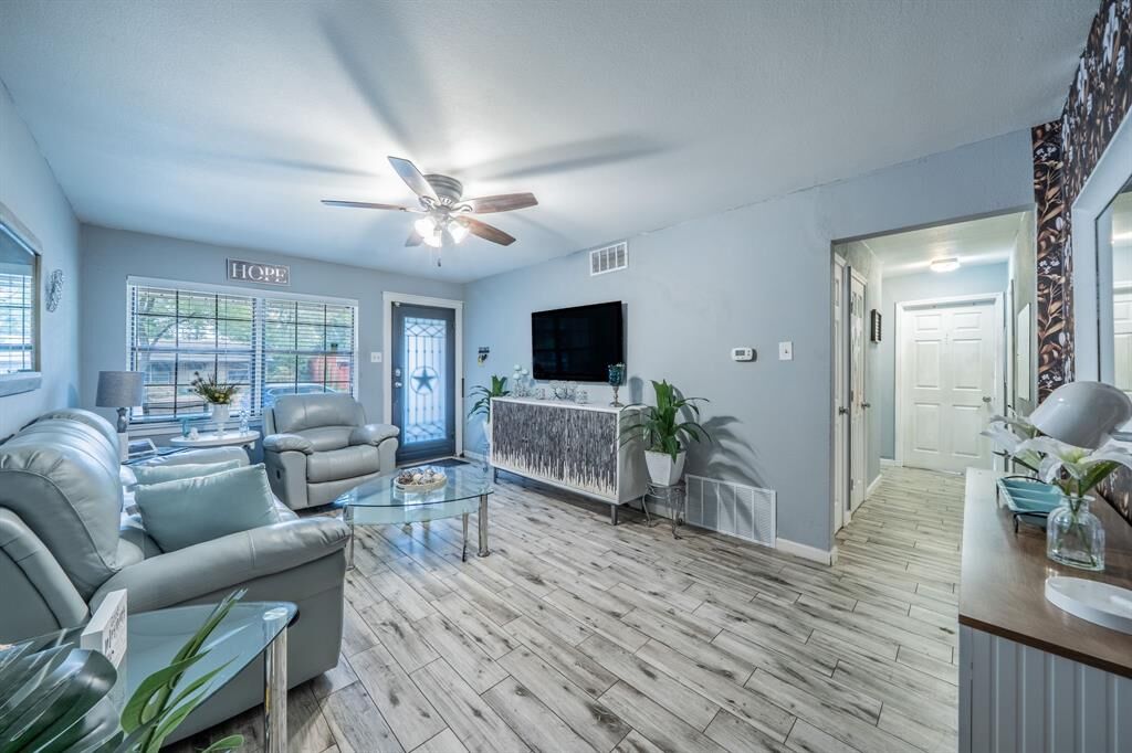 Property Photo: 1938 Balla Way TX 75051
