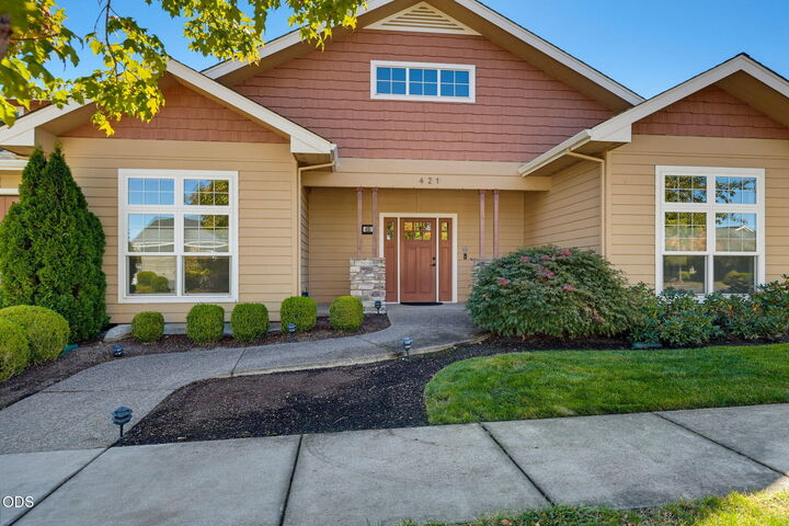 Property Photo: 421 Stone Pointe Drive OR 97502