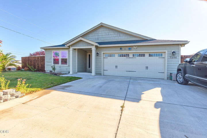 Property Photo: 7594 27th Street OR 97503