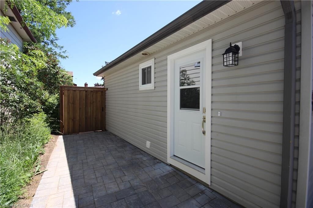Property Photo:  177 Broken Oak Crescent 2  ON N2N 1N8 
