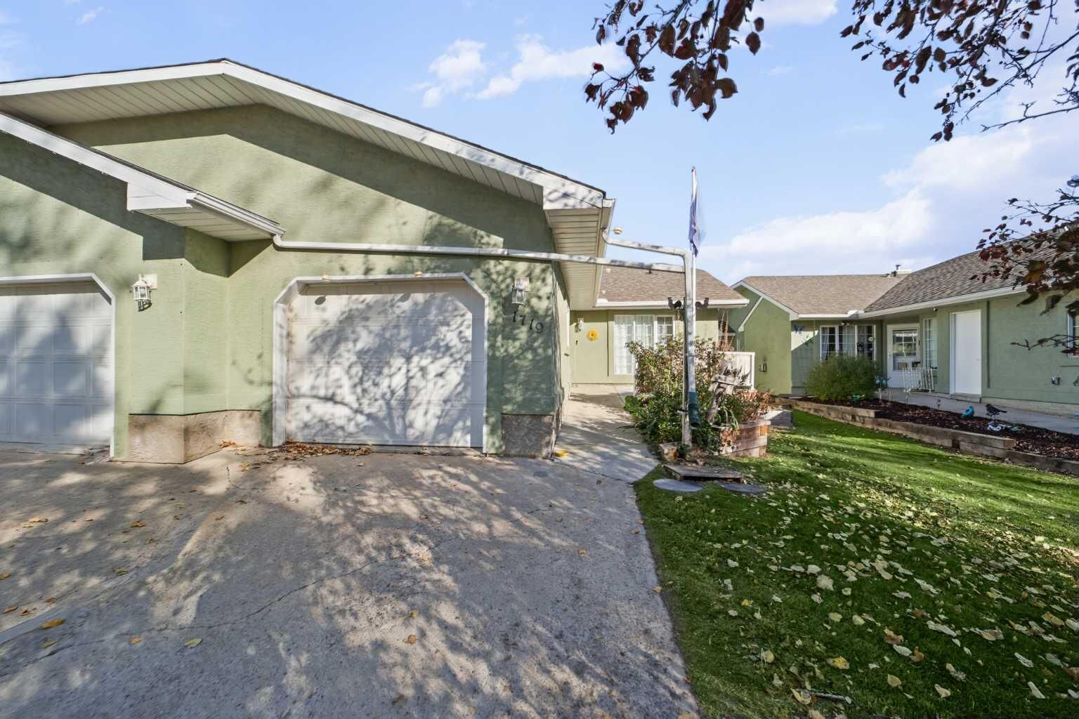 Property Photo:  1719 17 Street  AB T0M 0W0 