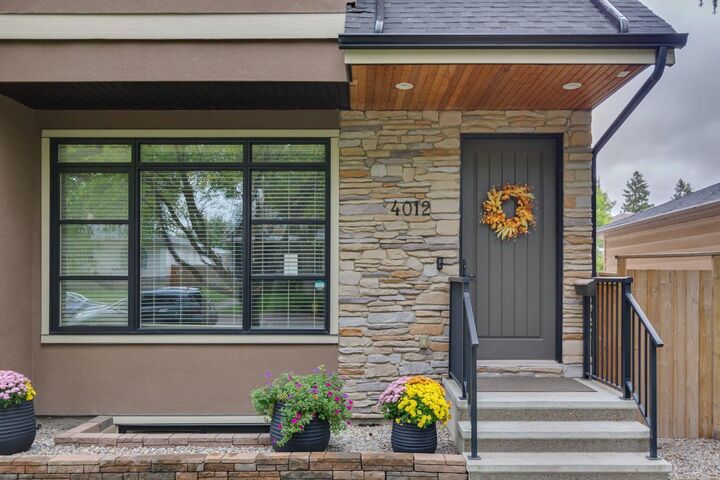 Property Photo:  4012 2 Street NW  AB T2K 0Y6 