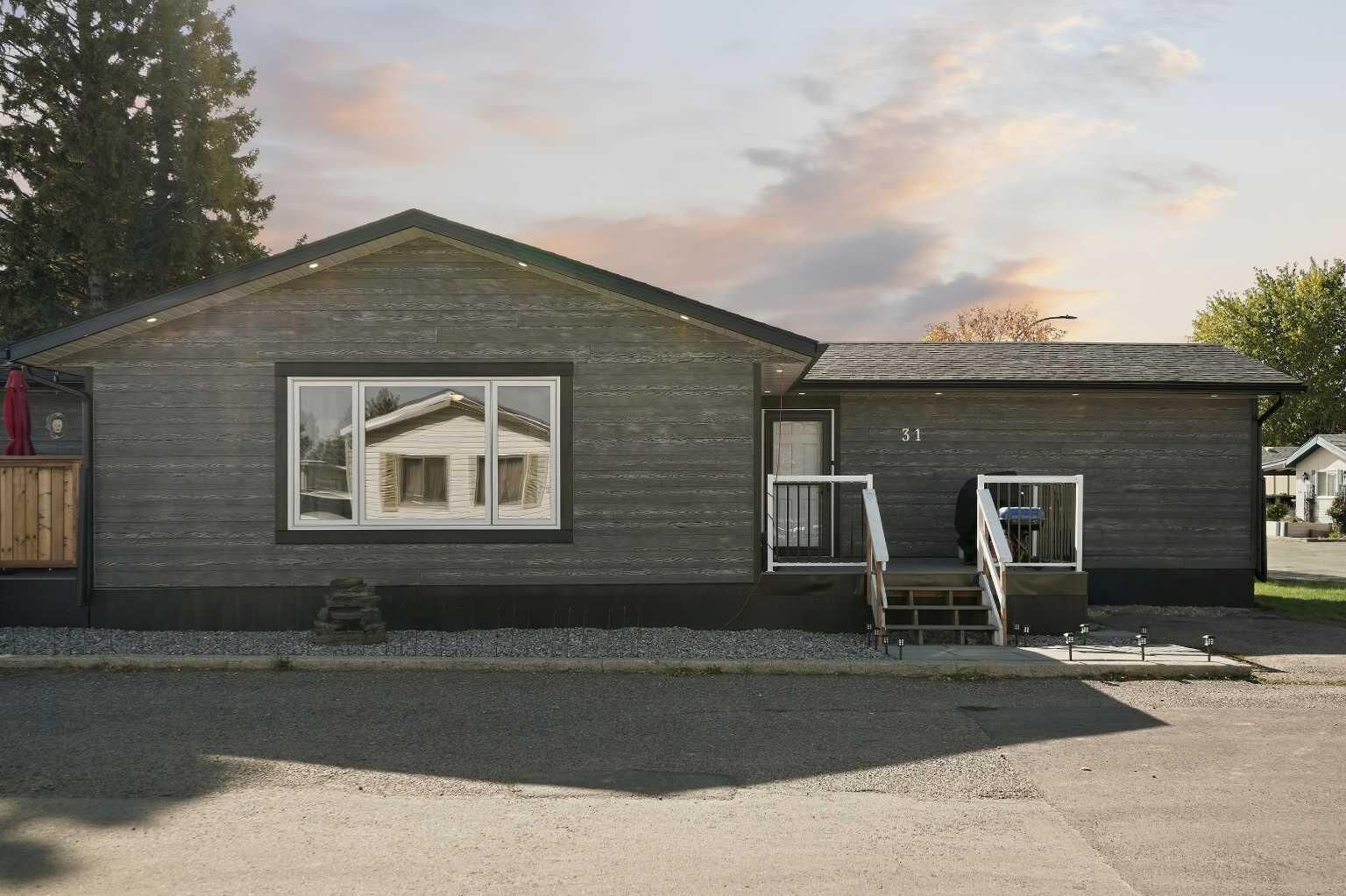 Property Photo:  1410 43 Street S 31  AB T1K 3S5 