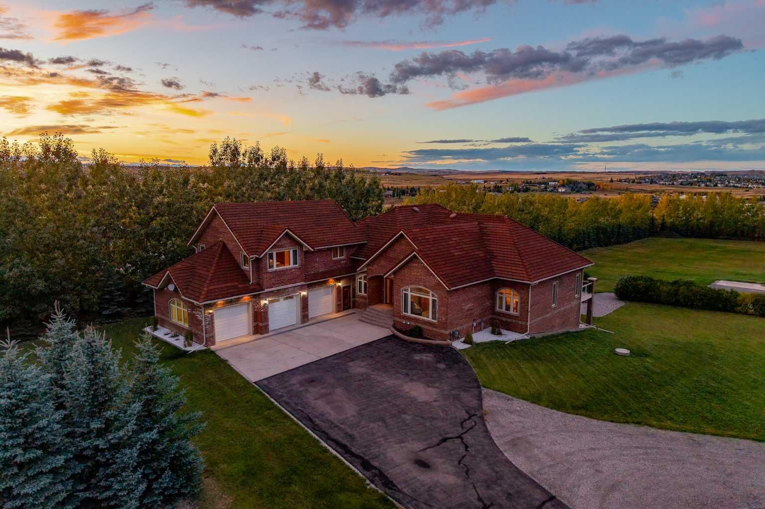 Property Photo: 14004 402 Avenue E AB T1S 6C4