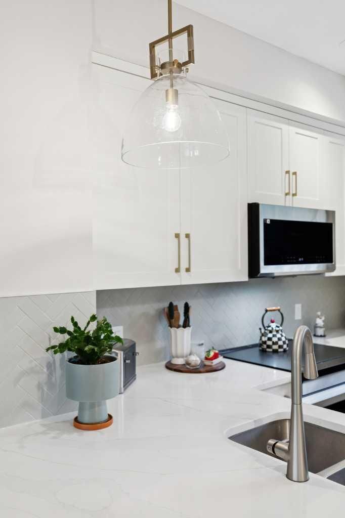 Property Photo:  1935 35 Street SW 7  AB T3E 2X4 