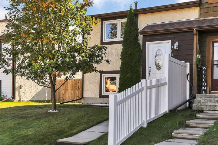 Property Photo:  101 Baile Close  AB T4R 1R5 
