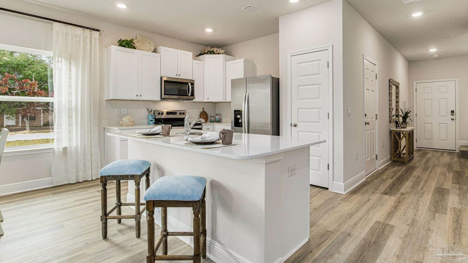 Property Photo: 8455 Midtown Ct FL 32566
