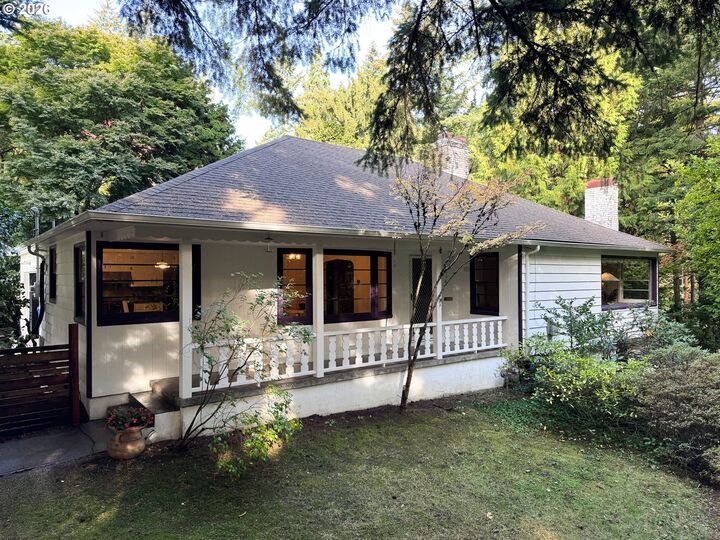 Property Photo:  601 SW Chestnut St  OR 97219 