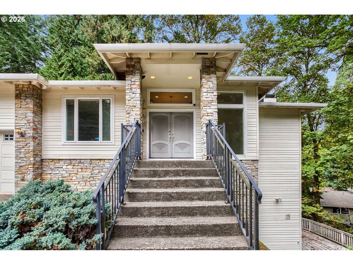Property Photo:  4403 W Burnside Rd  OR 97210 