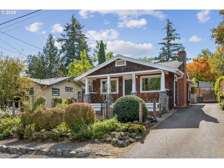 Property Photo:  3530 SW Falcon St  OR 97219 
