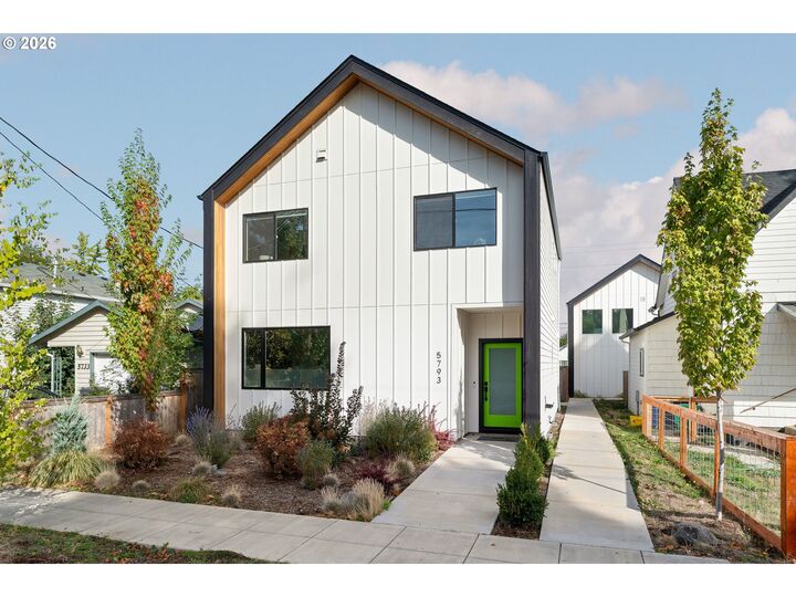 Property Photo:  5793 SE Ramona St  OR 97206 
