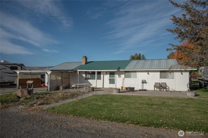Property Photo:  507 W Helena Avenue  WA 98926 