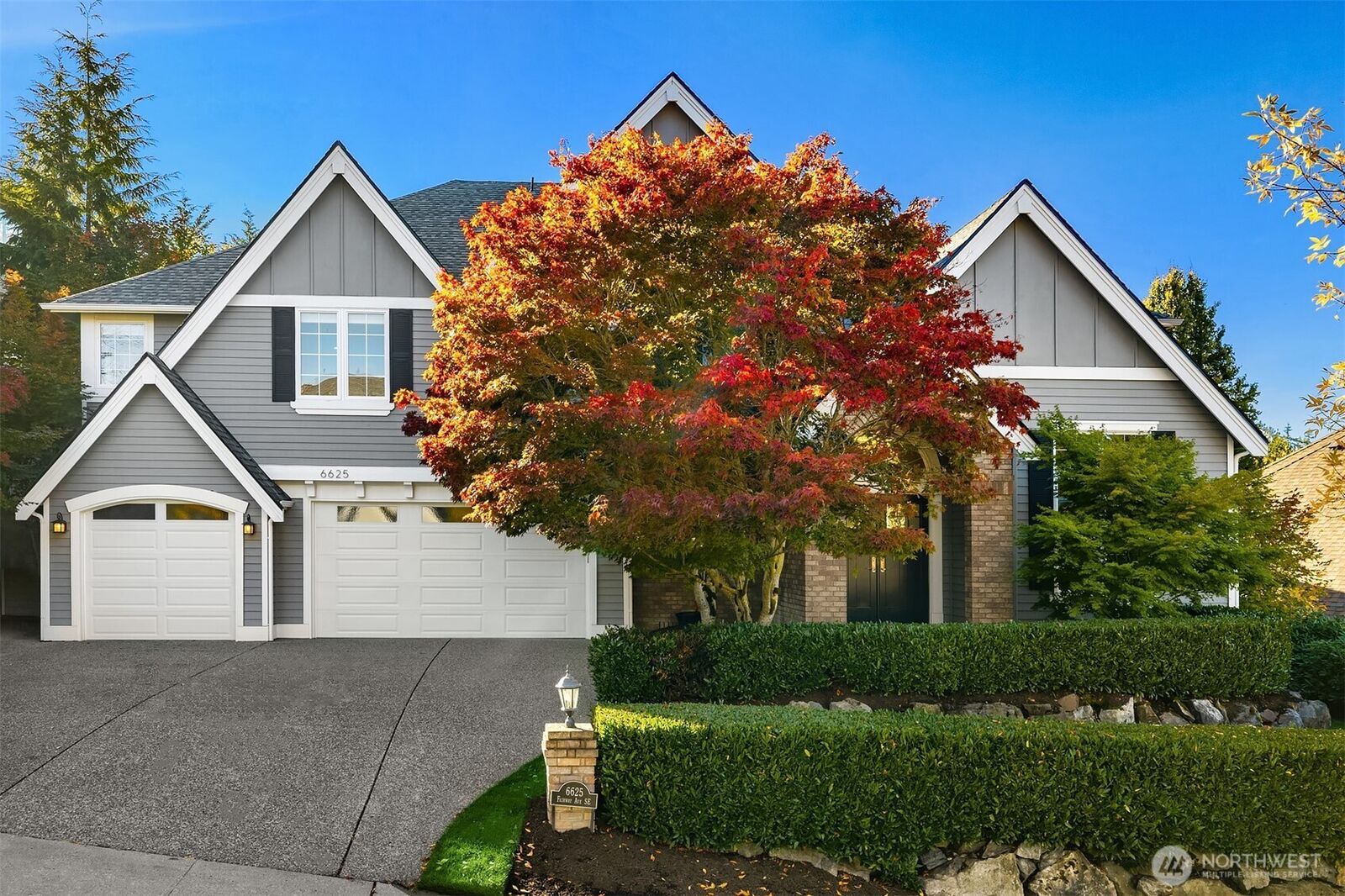 Property Photo: 6625 Fairway Ave SE WA 98065