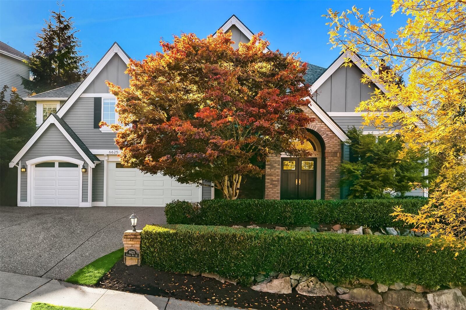 Property Photo:  6625  Fairway Ave  SE  WA 98065 