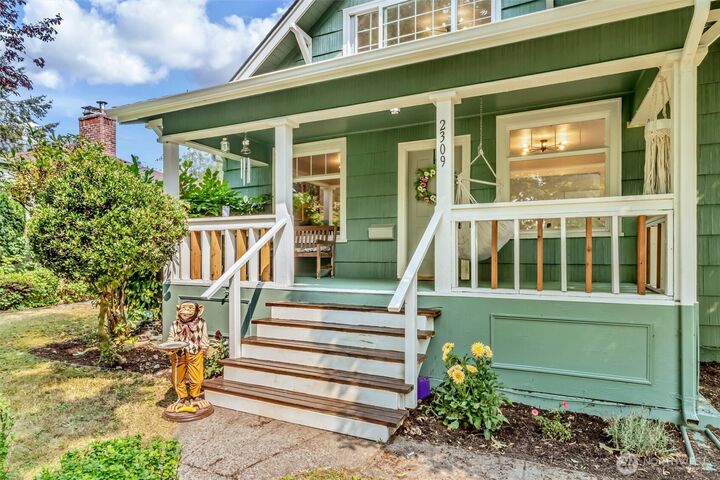 Property Photo:  2309  McDougall Avenue  WA 98201 