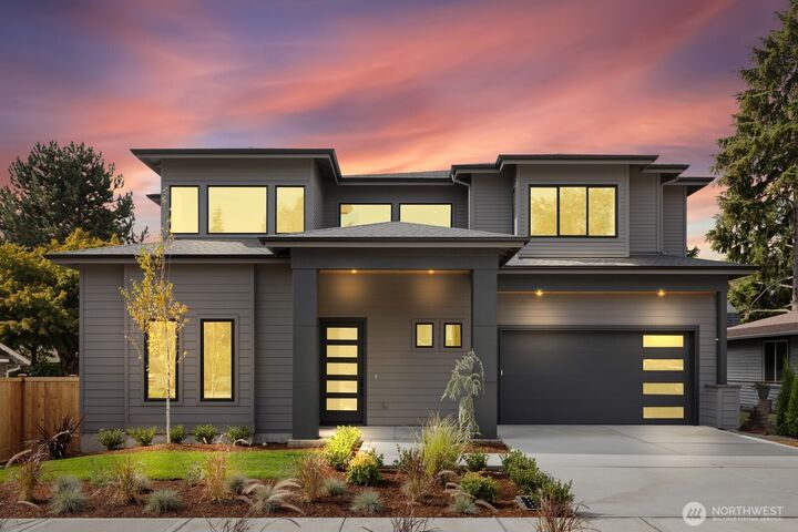 Property Photo:  1607  Kennewick Avenue NE  WA 98056 