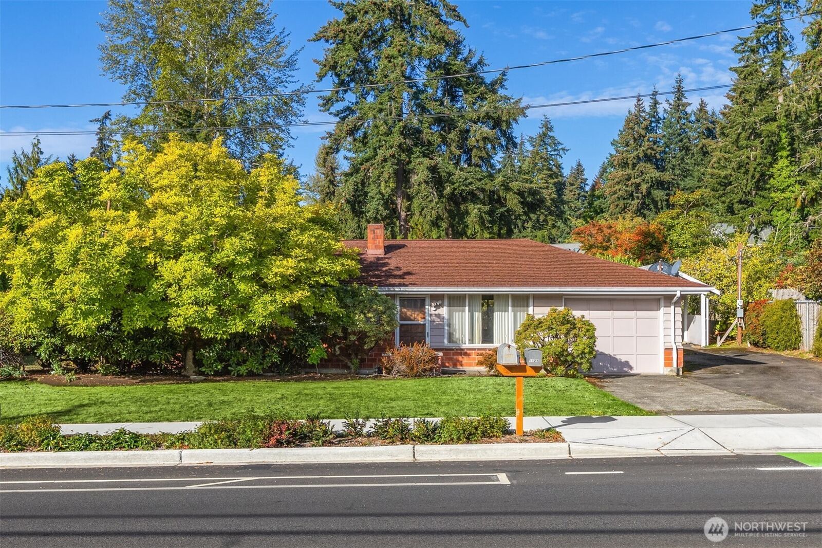 Property Photo: 1129 Madison Avenue N WA 98110