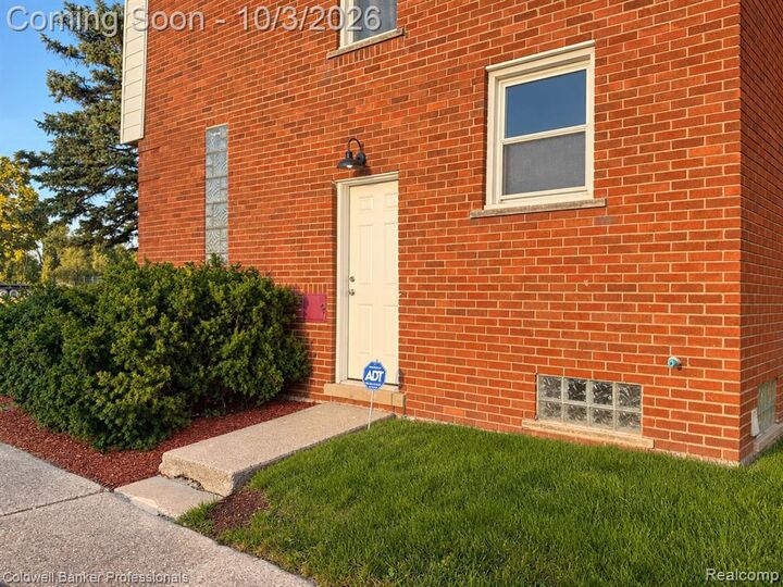 Property Photo:  3354 E Outer Drive Drive  MI 48234 