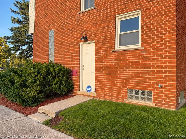 Property Photo: 3354 E Outer Drive Drive MI 48234