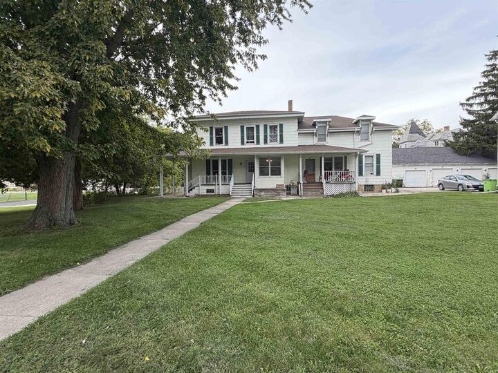 Property Photo: 307/327 E Main Street WI 53919