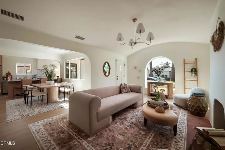 Property Photo:  3044 Hillcrest Drive  CA 90016 