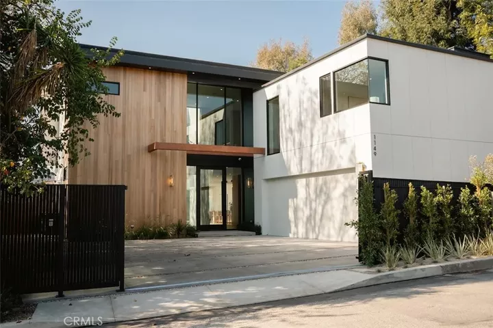Property Photo:  1149 Linda Flora Drive  CA 90049 